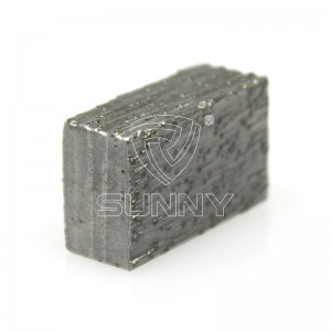 Các mảnh kim cương thuôn nhọn nhiều lớp để cắt đá granit